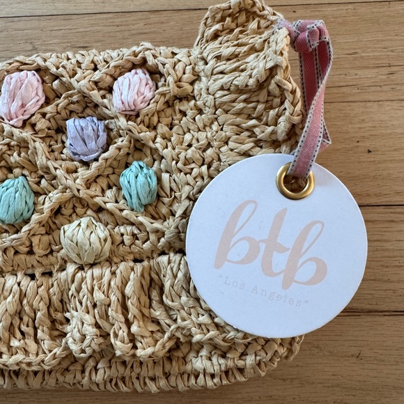 NWT- BTB Los Angeles clutch - Picture 2 of 7